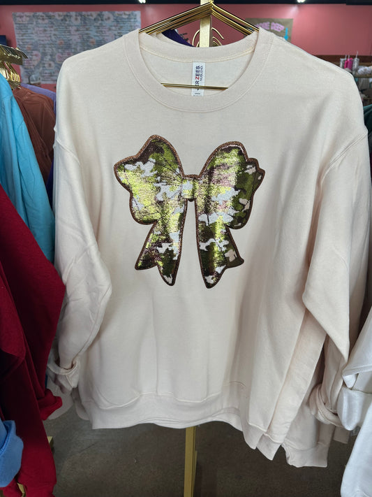 Camo Sequin Bow Patch Sweatshirt